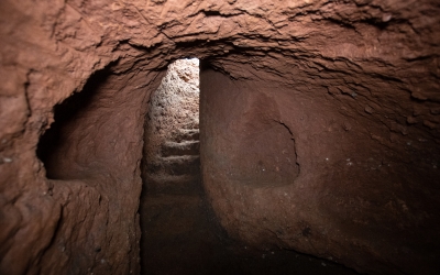 Entrada als passadissos/ Roger Benet